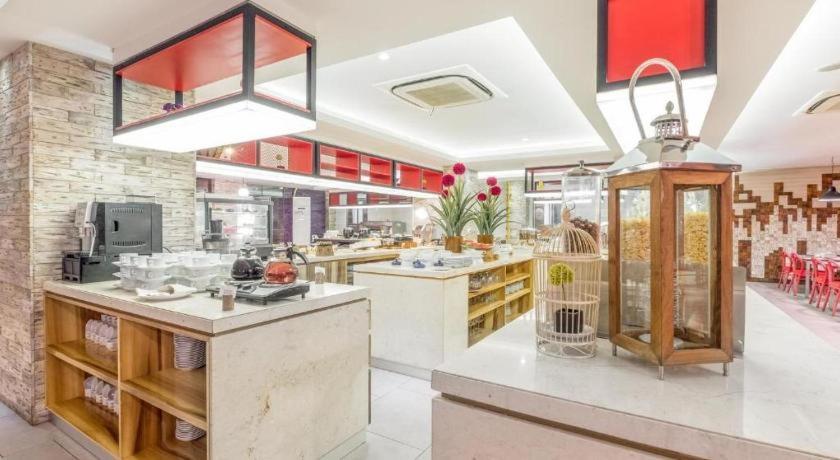 Royal Bay Hotel ماكاسار المظهر الخارجي الصورة
